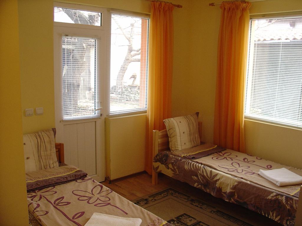 Guest House Alex Chernomorets Exterior photo
